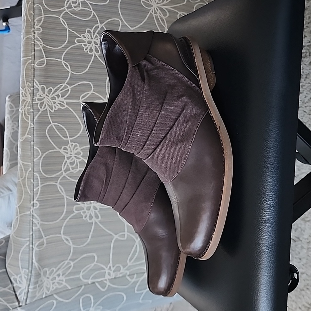Merrell Brown Booties - Picture 3 of 12